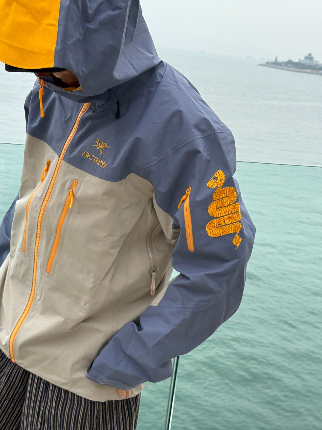 Arc'teryx Alpha SV Series Men's GORE-TEX Hooded Jacket "Dusty Blue & Beige"-Limited-edition shell jacket