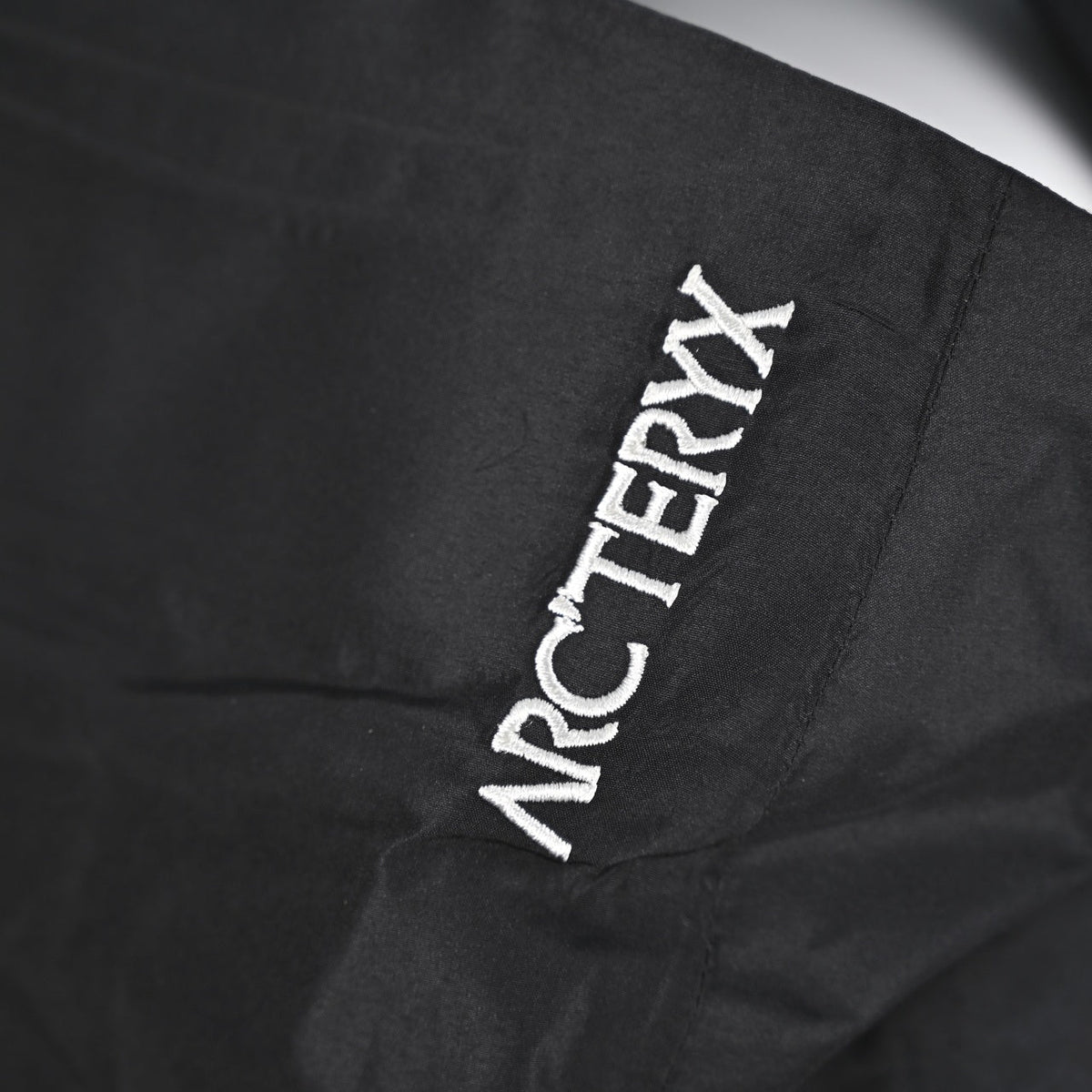 Arc'teryx Atom Series Men's Hooded Insulated Jacket "Black"Hooded down jacket